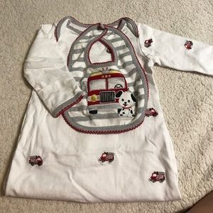 Nightgown gown and matching bib