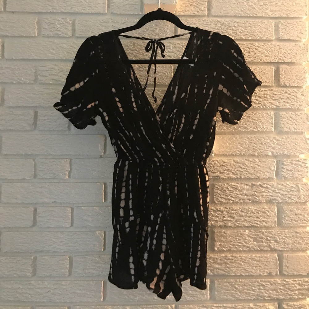 Double V tie back romper