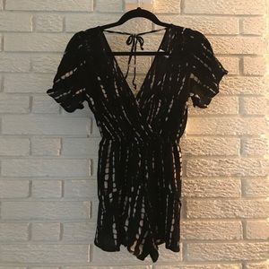 Double V tie back romper