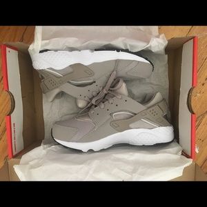 Cobblestone Nike Huarache Run