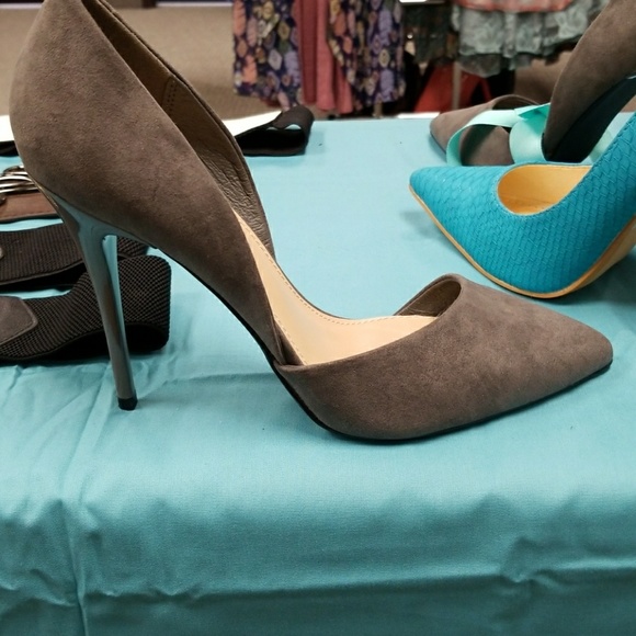 Dark grey heels - Picture 3 of 5