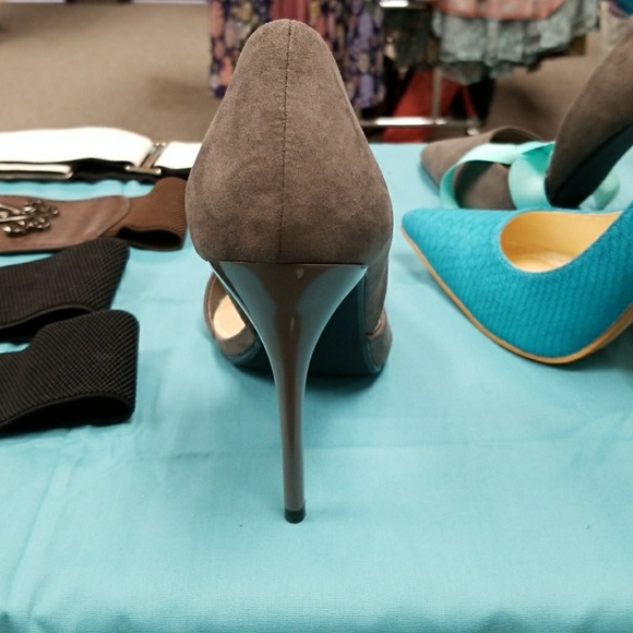 Dark grey heels - Picture 4 of 5