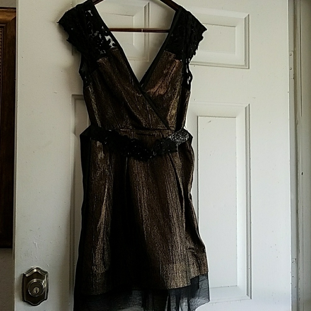 Vera Wang Lavender Label gold and black party dres