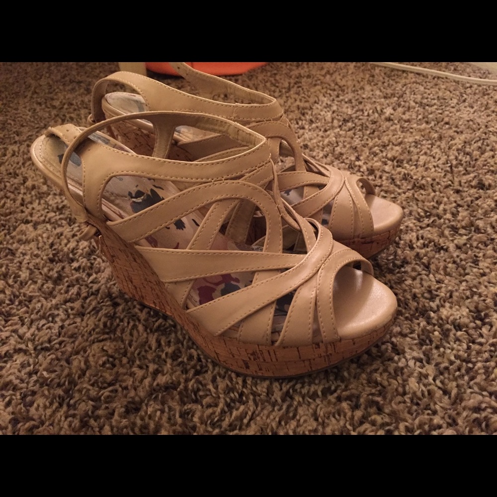 Nude wedges