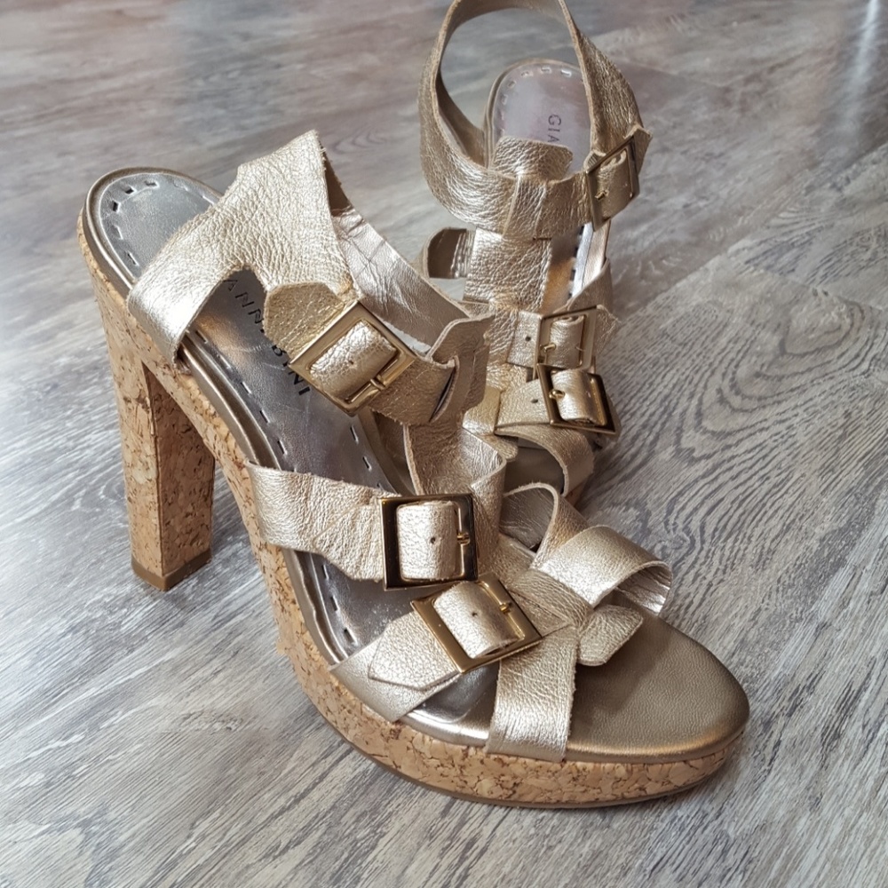 Gianni Bini cork sandals 8