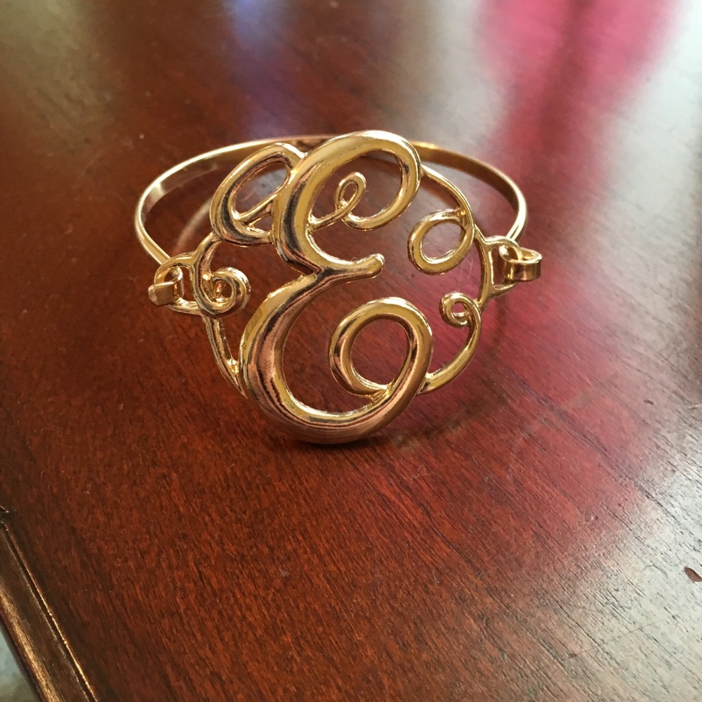 "E" gold bracelet