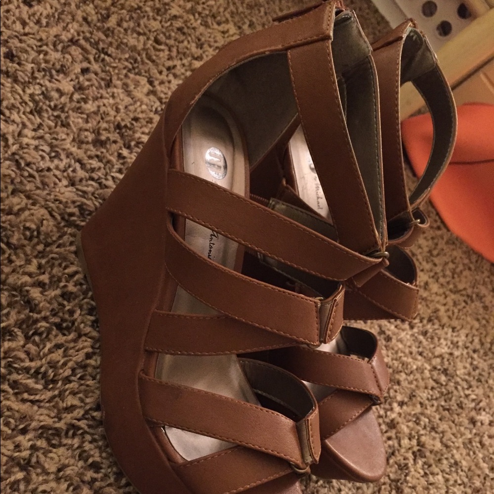 Brown wedges
