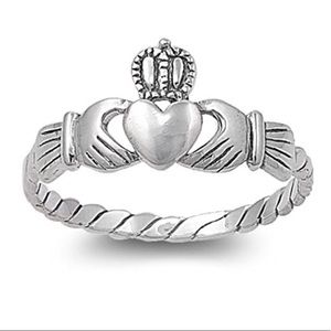 Sterling silver 9mm claddagh ring