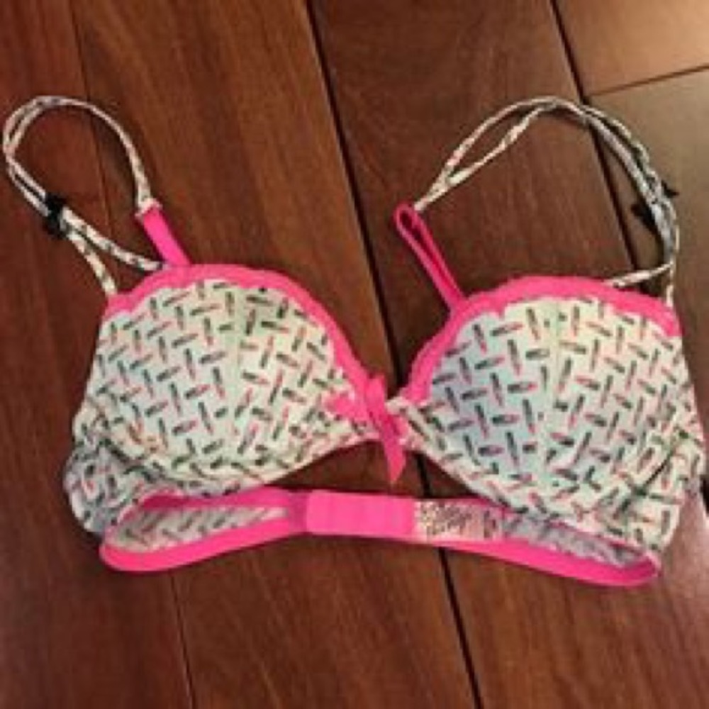 Rare lipstick bra