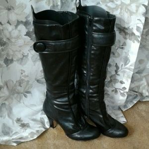 Stylish faux leather black boots