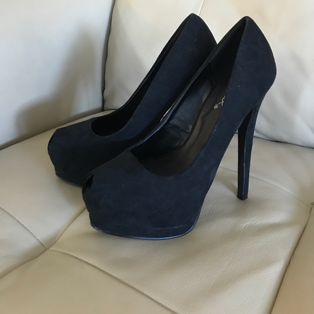 Qupid Black Velvet Heels Sz 5