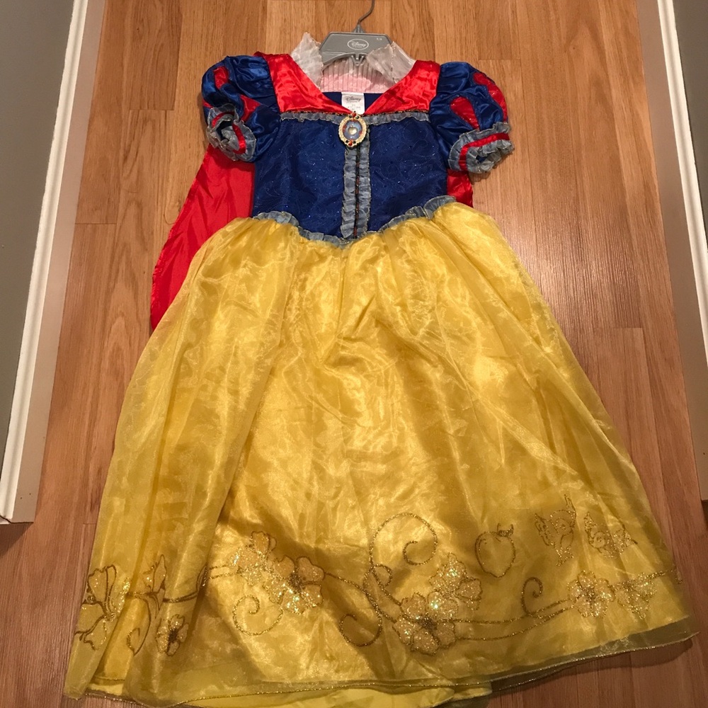 Snow White Costume size 5/6 from the Disney Store