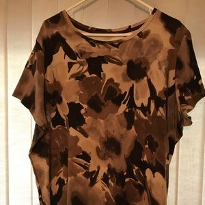 Woman’s St. John’s Bay tee-shirt