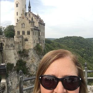Meet your Posher, Sharon