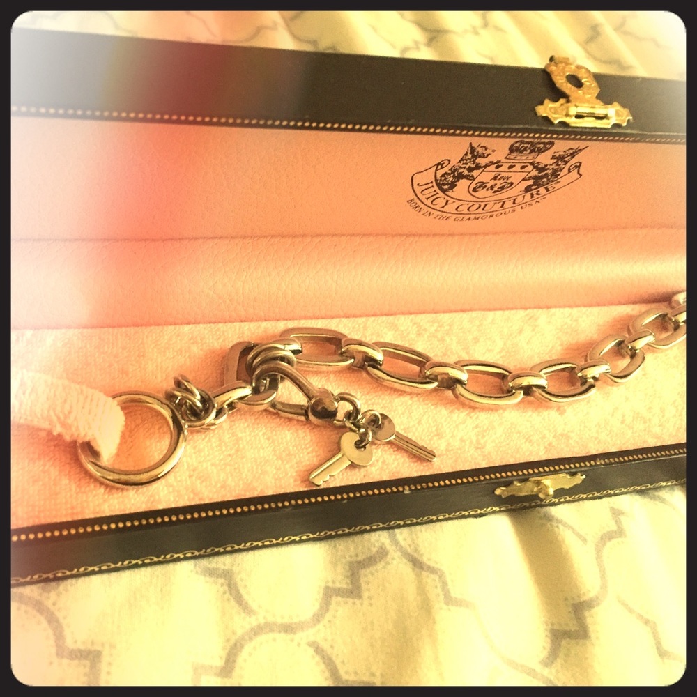Juicy Couture Silver Bracelet with Two Keys box