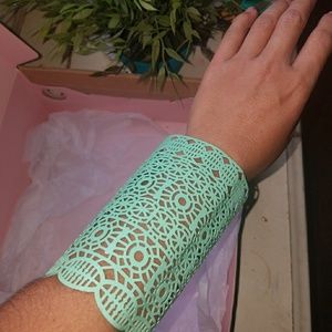 Mint Bracelet Bendable to any arm