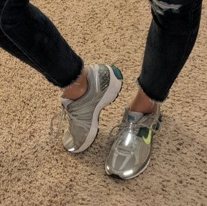 Gently used Vomero 5 Nike sneakers