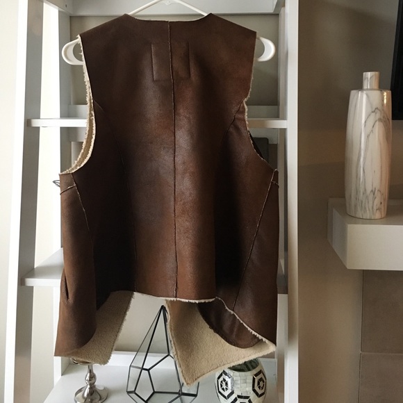 Izod Vest - Picture 2 of 4