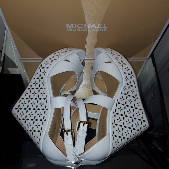 * SOLD*NEW MICHAEL MICHAEL KORS SIENNA FLORAL - Picture 5 of 8