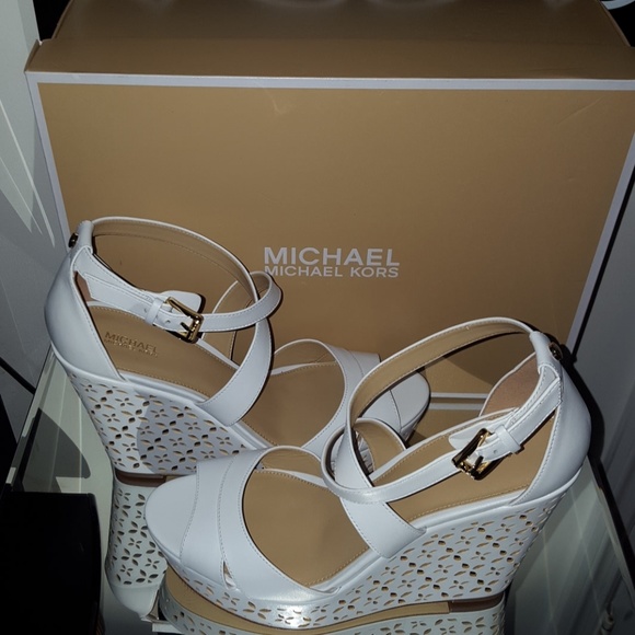 * SOLD*NEW MICHAEL MICHAEL KORS SIENNA FLORAL - Picture 6 of 8