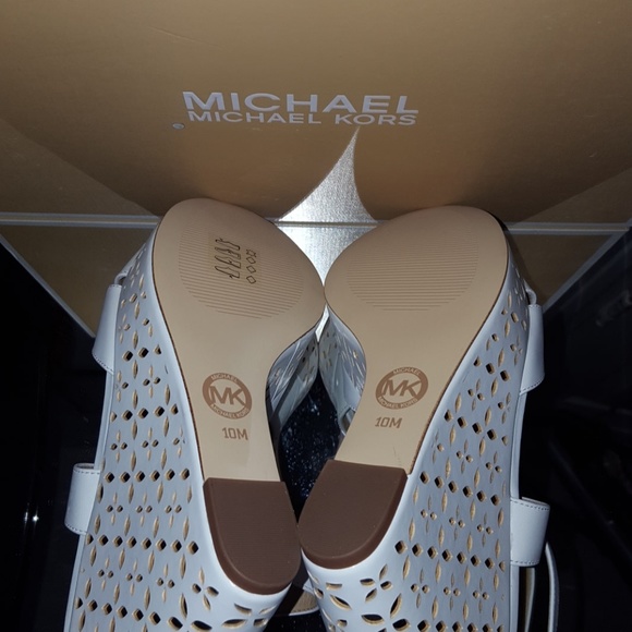 * SOLD*NEW MICHAEL MICHAEL KORS SIENNA FLORAL - Picture 8 of 8