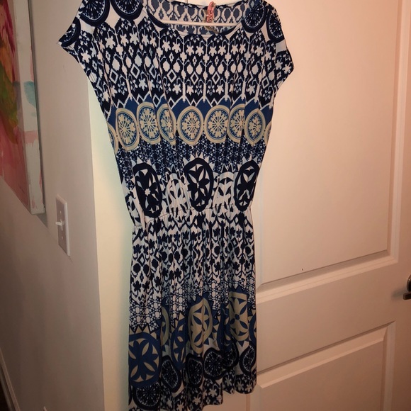 Medallion dress - Picture 1 of 3