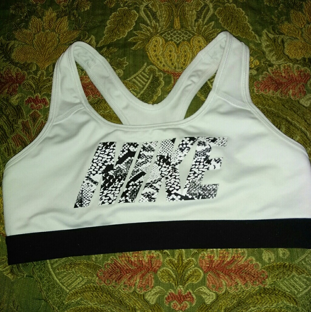 Sz s nike dri fit sports bra NWOT