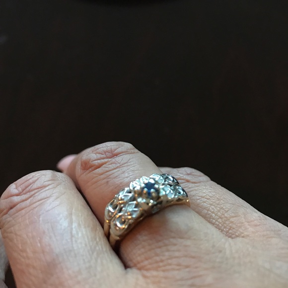 Beautiful engagement wedding ring - Picture 2 of 5