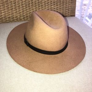 Ecote tan hat