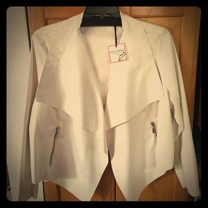 NWT Bisou Bisou Woman’s Ivory Fashion Blazer