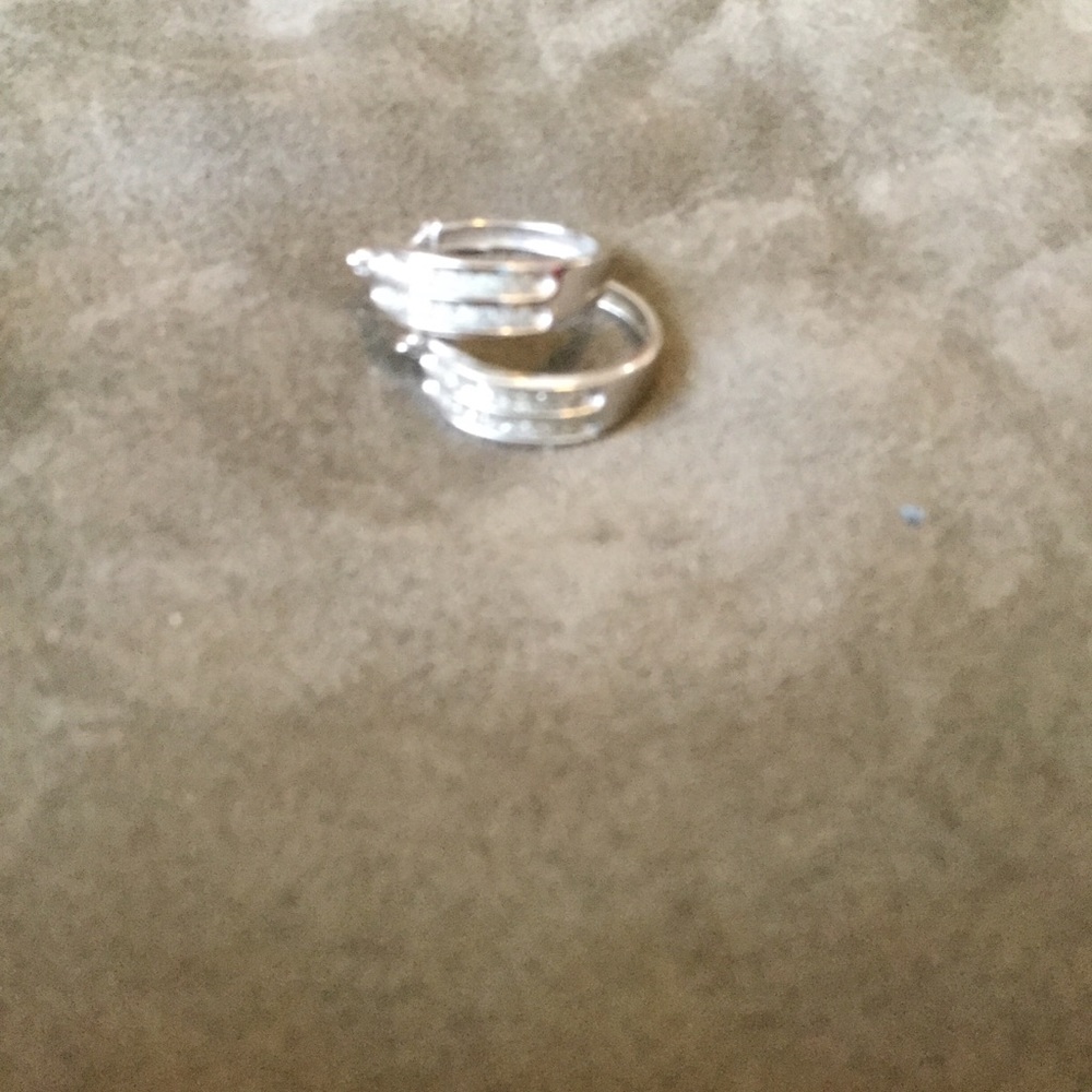 10k white gold with diamonds earrings