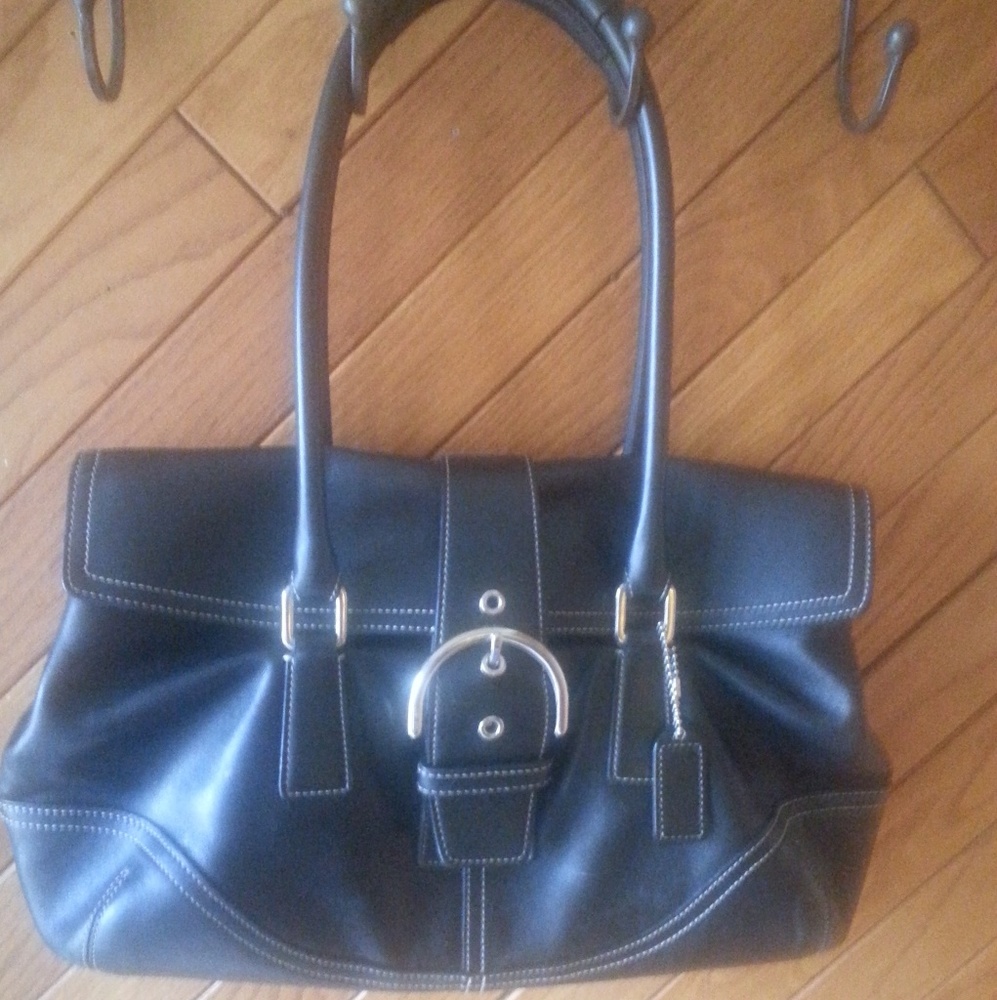 COACH BLACK LEATHER PURSE- AUTHENTIC