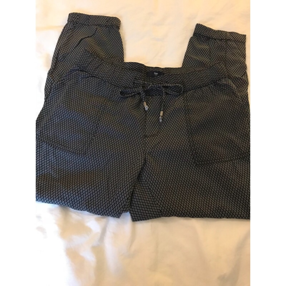 Black and white patterned pants