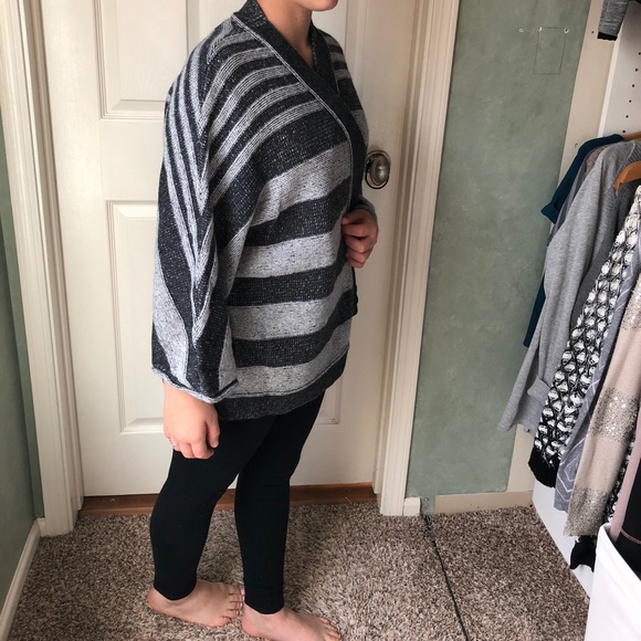 Wrap around sweater - Picture 2 of 4
