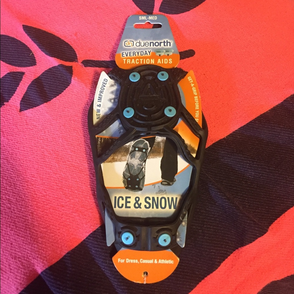 WOMENS DUENORTH TRACTION AIDS