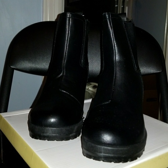 Black Booties. - Picture 3 of 8