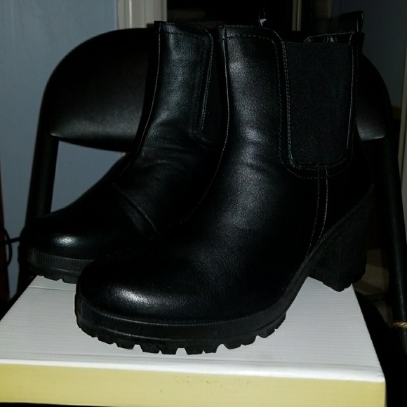 Black Booties. - Picture 4 of 8