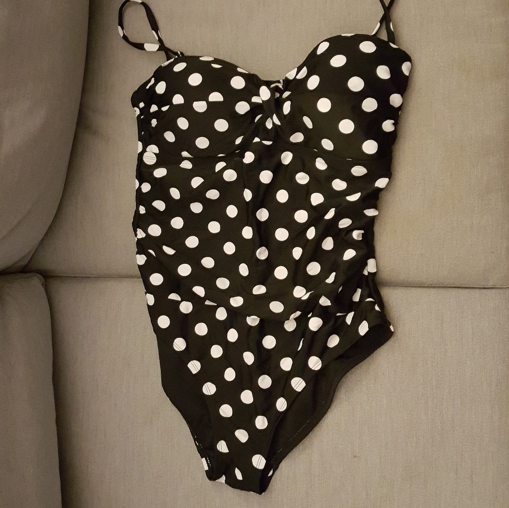 THE CUTEST black and white one-piece swimsuit ever