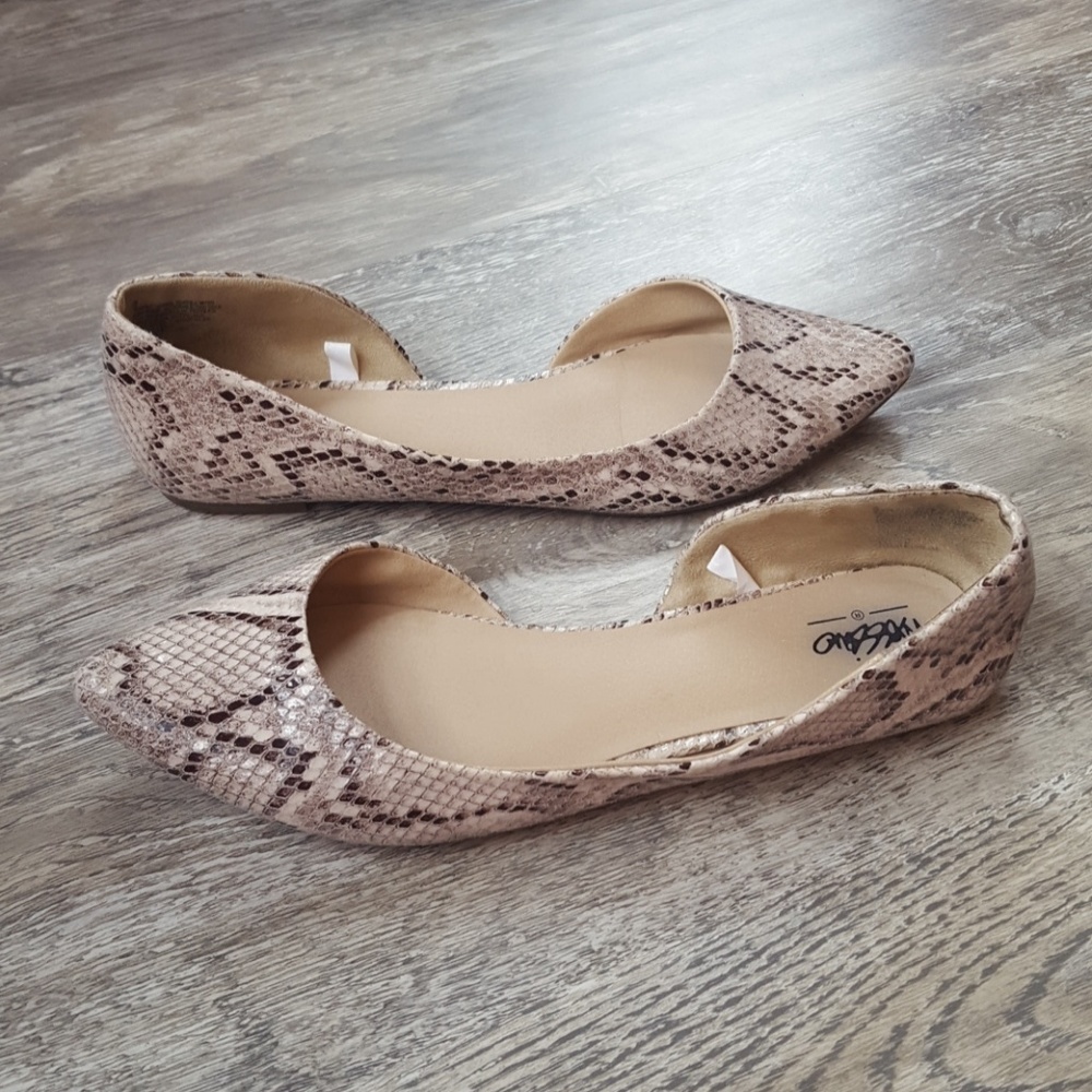 Snake skin print flats 9