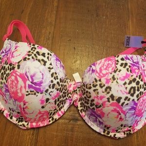 36D Pink VIctoria Where Everywhere Push Up