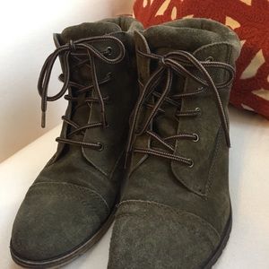 Steve Madden ‘Maecie’ suede booties!