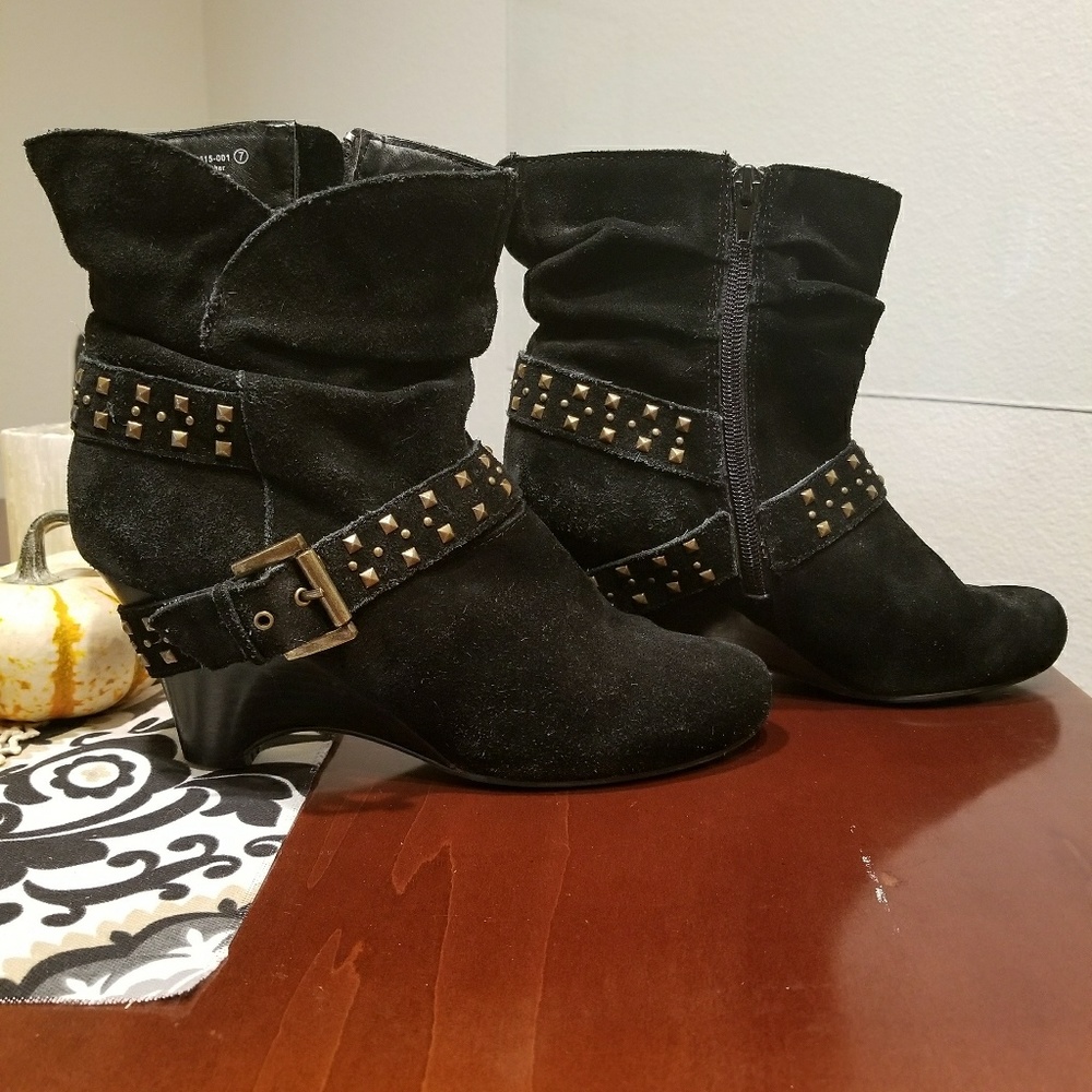 Black suede Boho style slouchy wedge booties