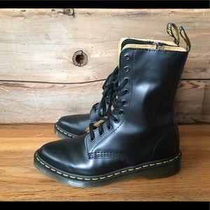 Dr. Martens “Alix” - Black, polished smooth
