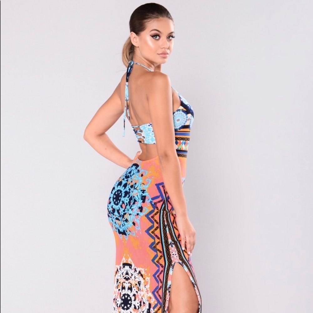 🔵SALE🔵 Multi Colored Dress with Back Out