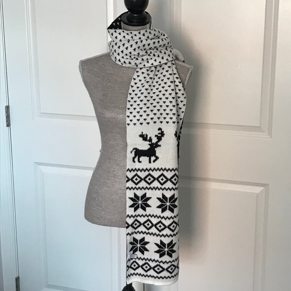 Reversible black and white scarf - Picture 3 of 5