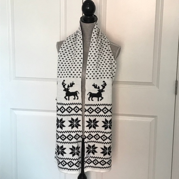 Reversible black and white scarf - Picture 4 of 5