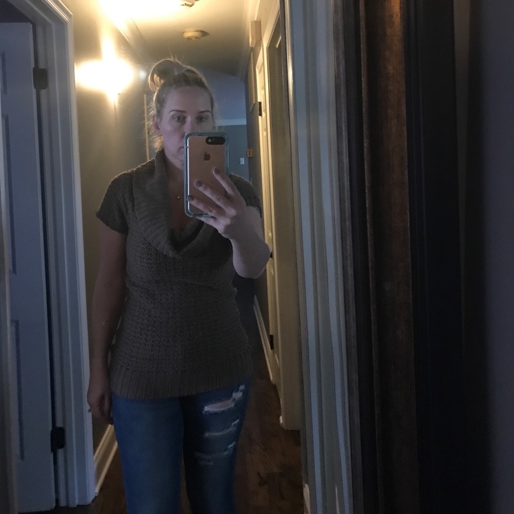Short sleeve sweater