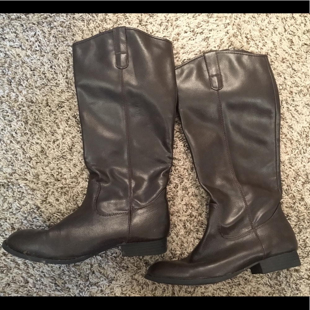 Brown size 8 boots! 👢