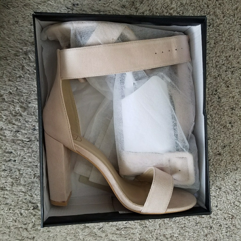 Missguided Size 10 Suede Tan Heel w/ Chunky Strap - Picture 2 of 3