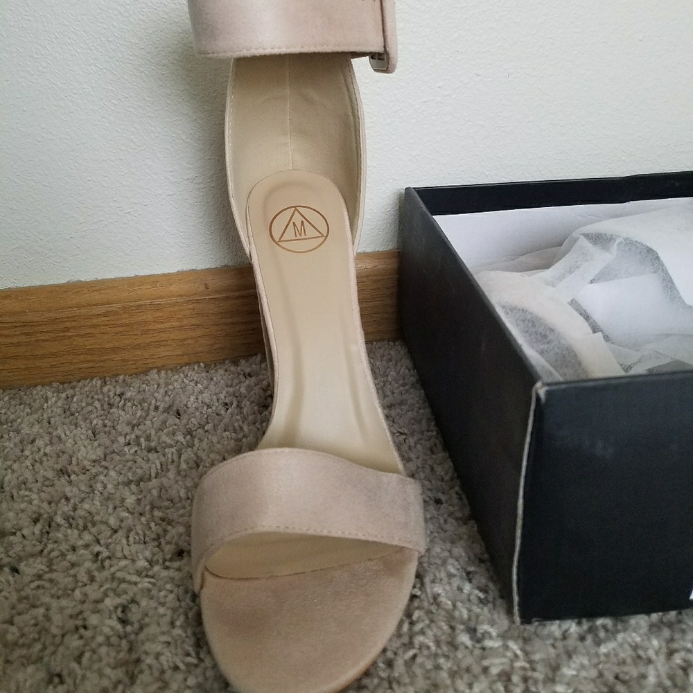 Missguided Size 10 Suede Tan Heel w/ Chunky Strap - Picture 3 of 3